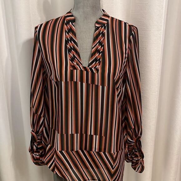 CABI ULTIMATE BLOUSE - Picture 2 of 4